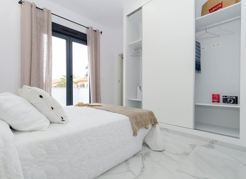 Obra nueva - Independiente / Villa -
Torrevieja - Torretas