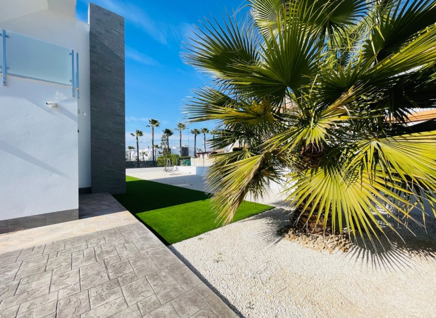 Obra nueva - Independiente / Villa -
Torrevieja