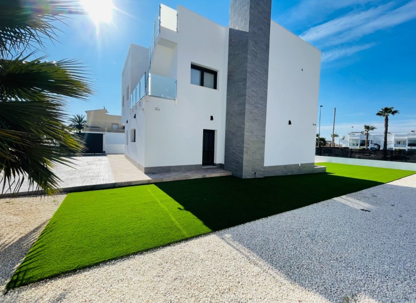 Obra nueva - Independiente / Villa -
Torrevieja