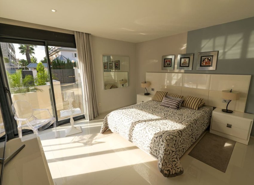 Obra nueva - Independiente / Villa -
Torrevieja