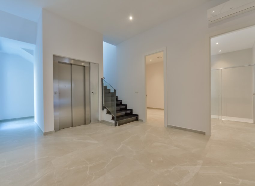 Obra nueva - Villa -
Finestrat