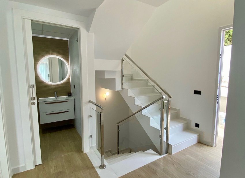 Obra nueva - Villa -
Finestrat