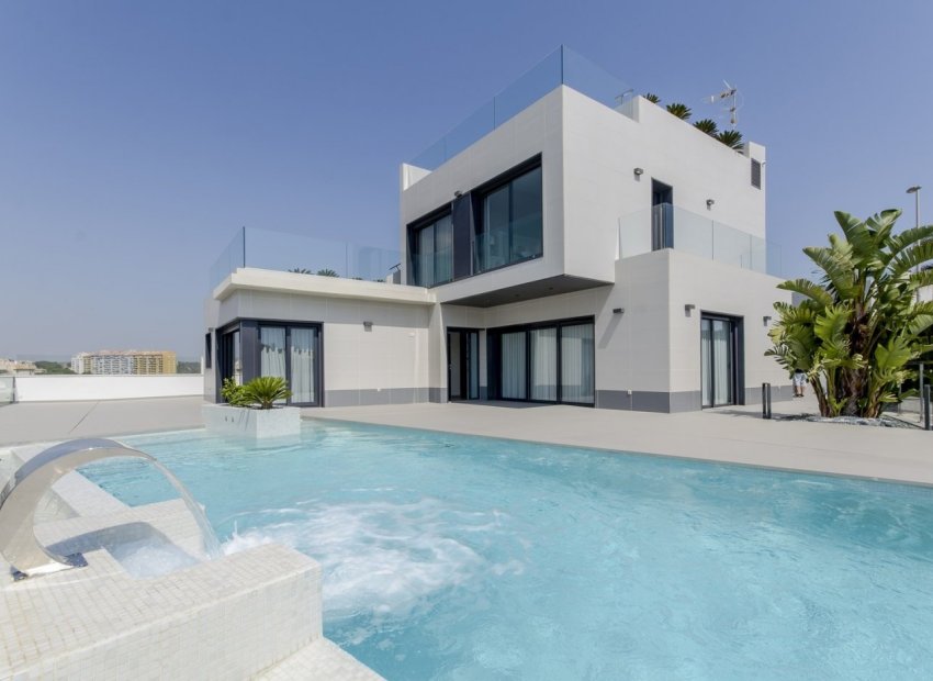 Obra nueva - Villa -
Orihuela Costa - Campoamor