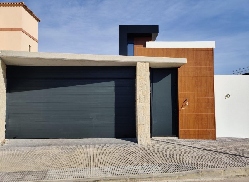 Obra nueva - Villa -
Orihuela Costa - La Zenia