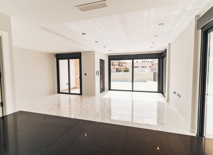 Obra nueva - Villa -
Orihuela Costa - Punta Prima