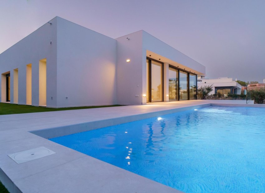 Obra nueva - Villa -
Orihuela - Las Colinas Golf