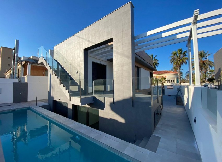 Obra nueva - Villa -
Torrevieja - La Mata Pueblo