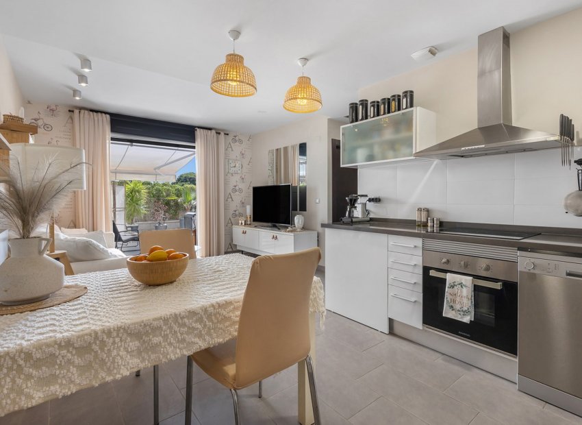 Resale - Apartment - Ground Floor -
La Mata - Playa