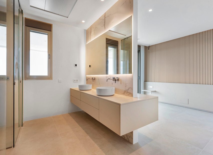 Resale - Apartment -
Las Colinas Golf Resort - Las Colinas golf