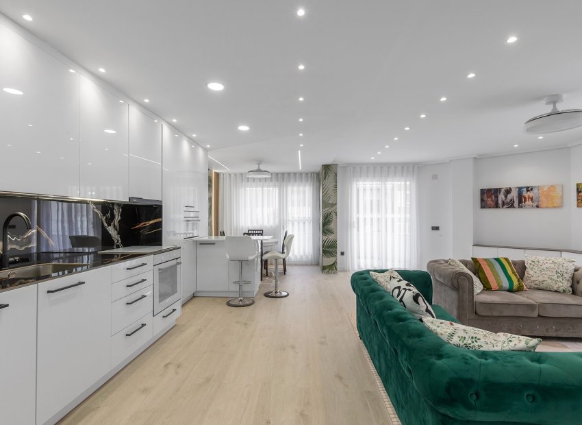 Resale - Apartment -
Los Montesinos