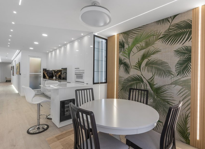 Resale - Apartment -
Los Montesinos