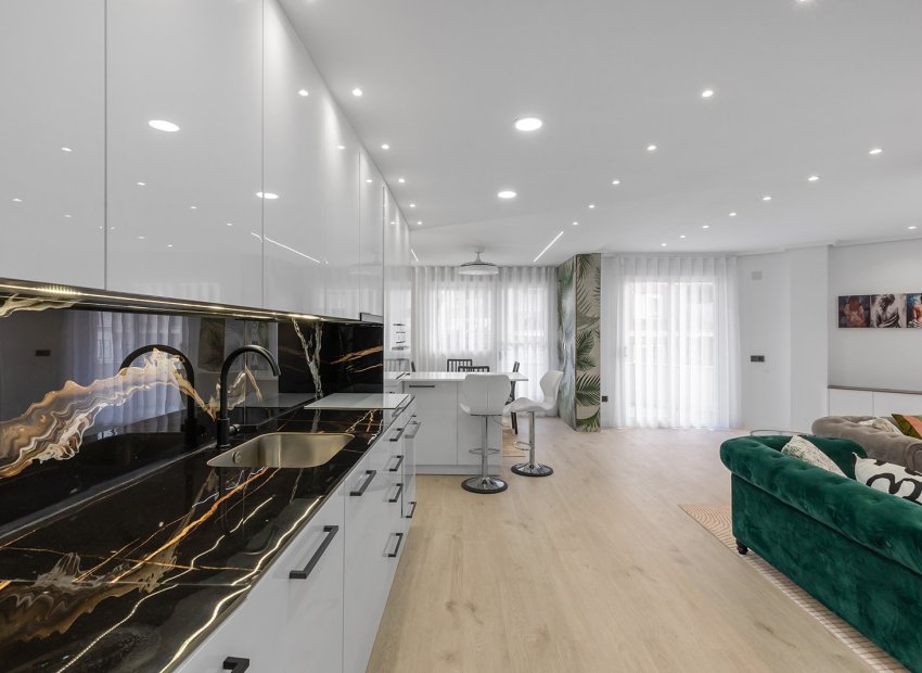 Resale - Apartment -
Los Montesinos