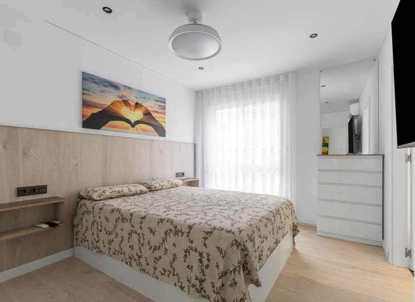 Resale - Apartment -
Los Montesinos