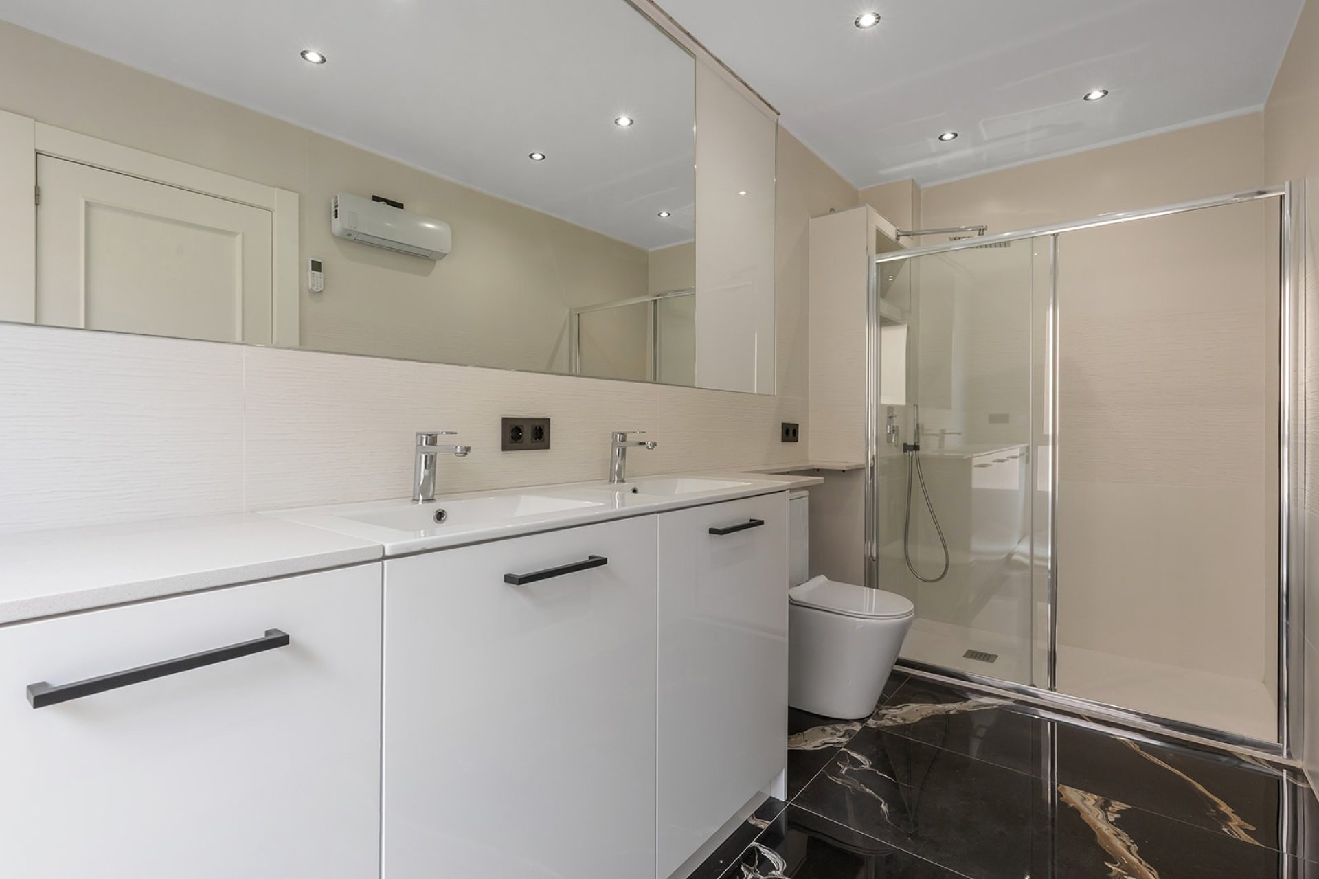 Resale - Apartment -
Los Montesinos