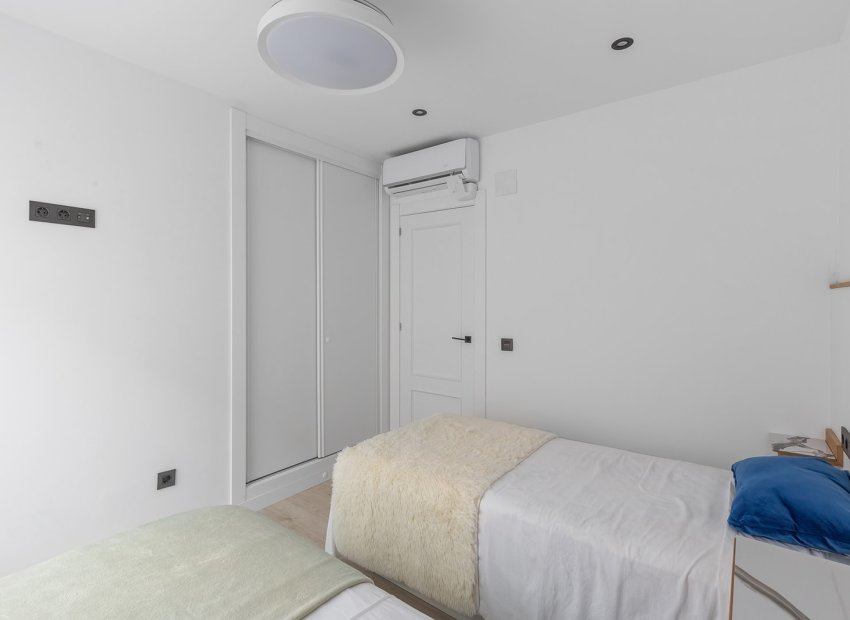 Resale - Apartment -
Los Montesinos