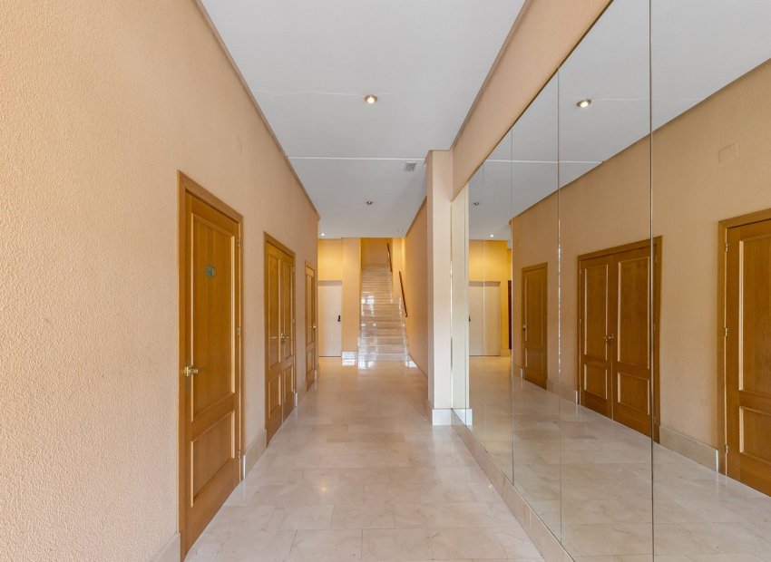 Resale - Apartment -
Los Montesinos