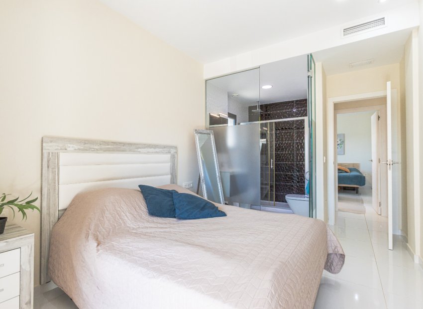 Resale - Bungalow -
Los Altos