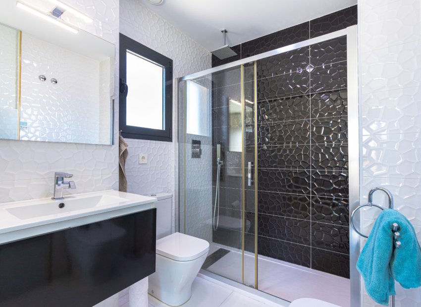 Resale - Bungalow -
Los Altos