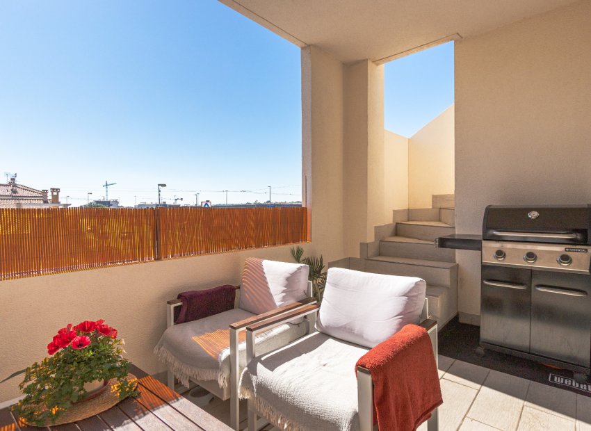 Resale - Bungalow -
Los Altos