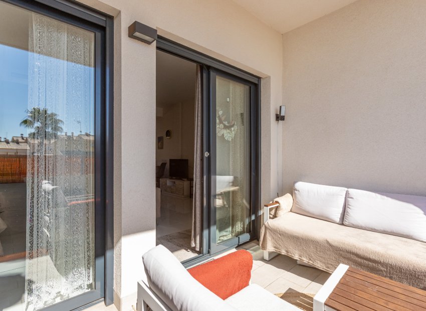 Resale - Bungalow -
Los Altos