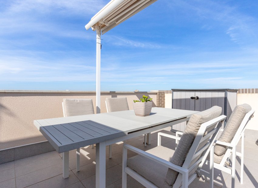 Resale - Bungalow -
Los Altos