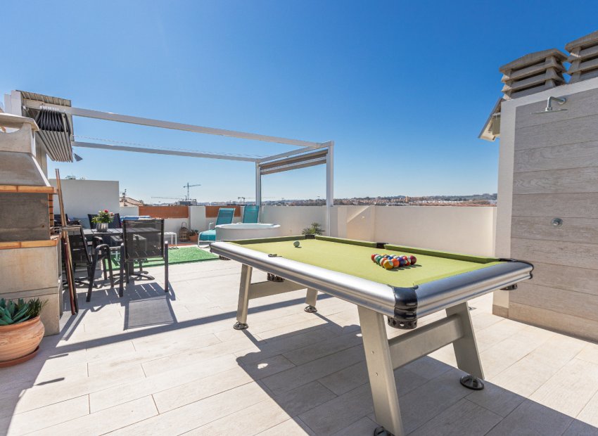 Resale - Bungalow -
Los Altos