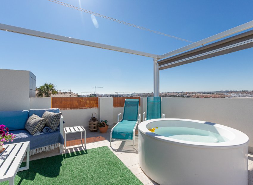 Resale - Bungalow -
Los Altos