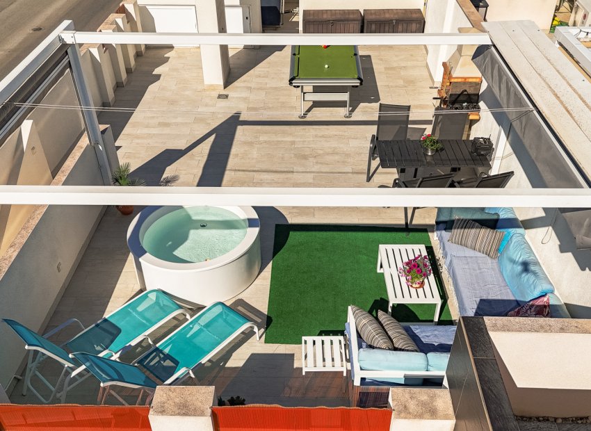 Resale - Bungalow -
Los Altos