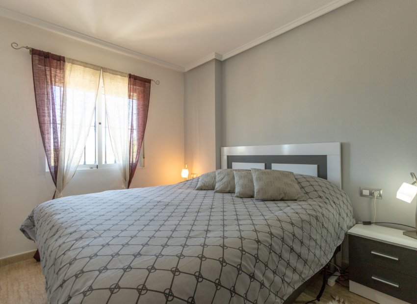 Resale - Bungalow -
Orihuela Costa - Villamartín