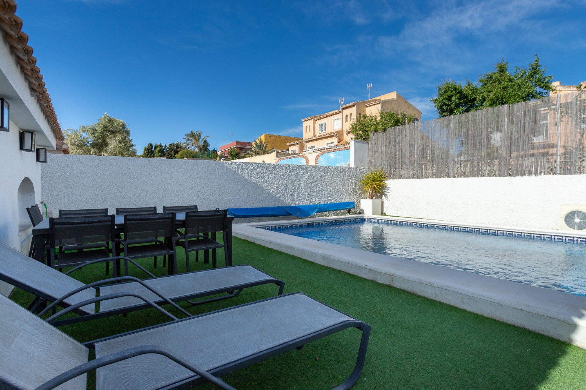 Resale - Chalet -
Torrevieja - Los Balcones