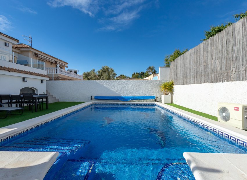 Resale - Chalet -
Torrevieja - Los Balcones