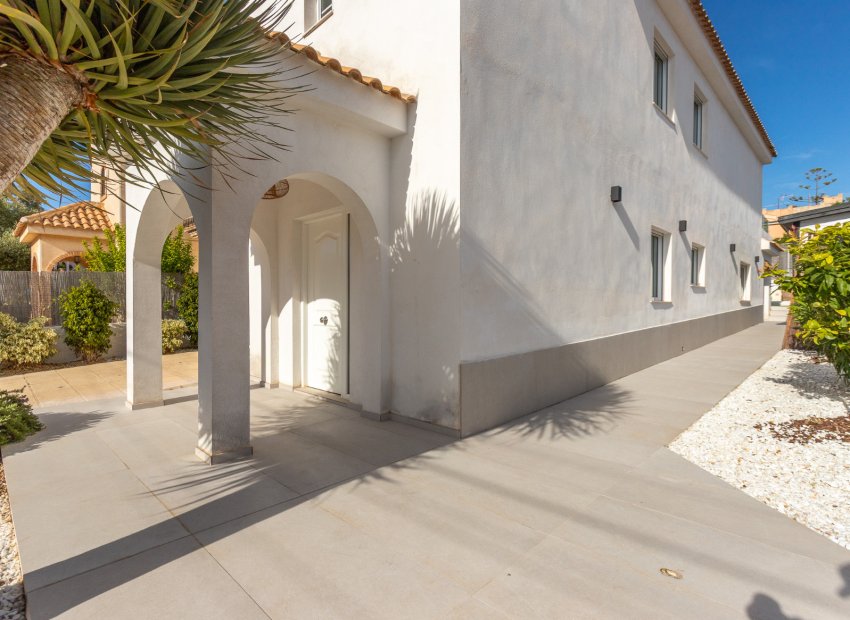 Resale - Chalet -
Torrevieja - Los Balcones