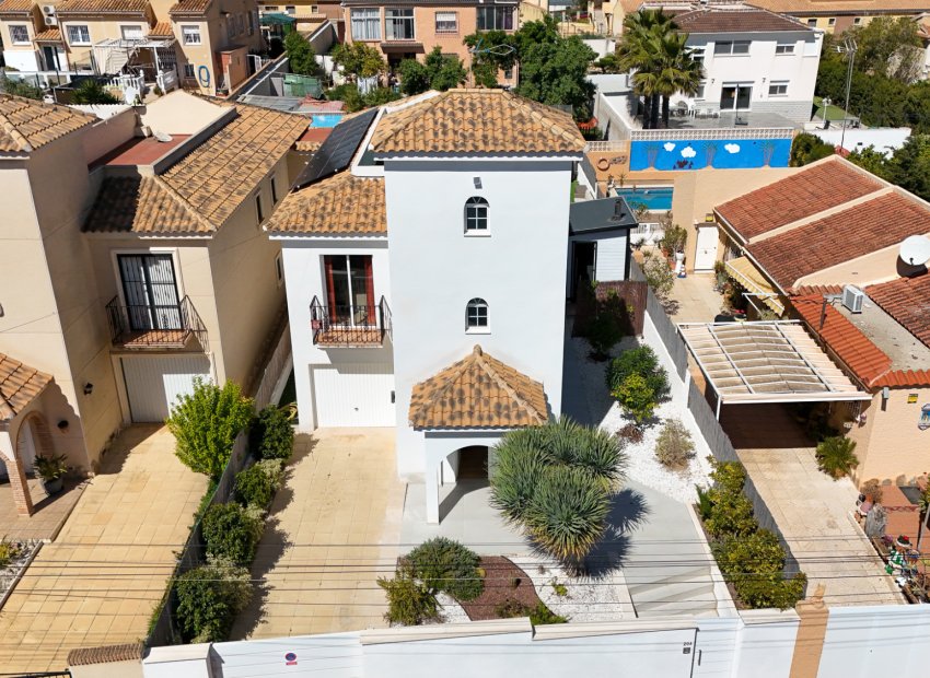 Resale - Chalet -
Torrevieja - Los Balcones