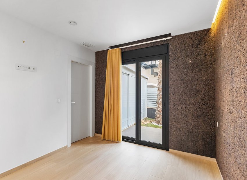 Resale - Detached House / Villa -
Benijofar