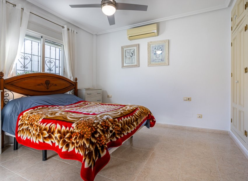 Resale - Detached House / Villa -
Bigastro - Villas Andrea