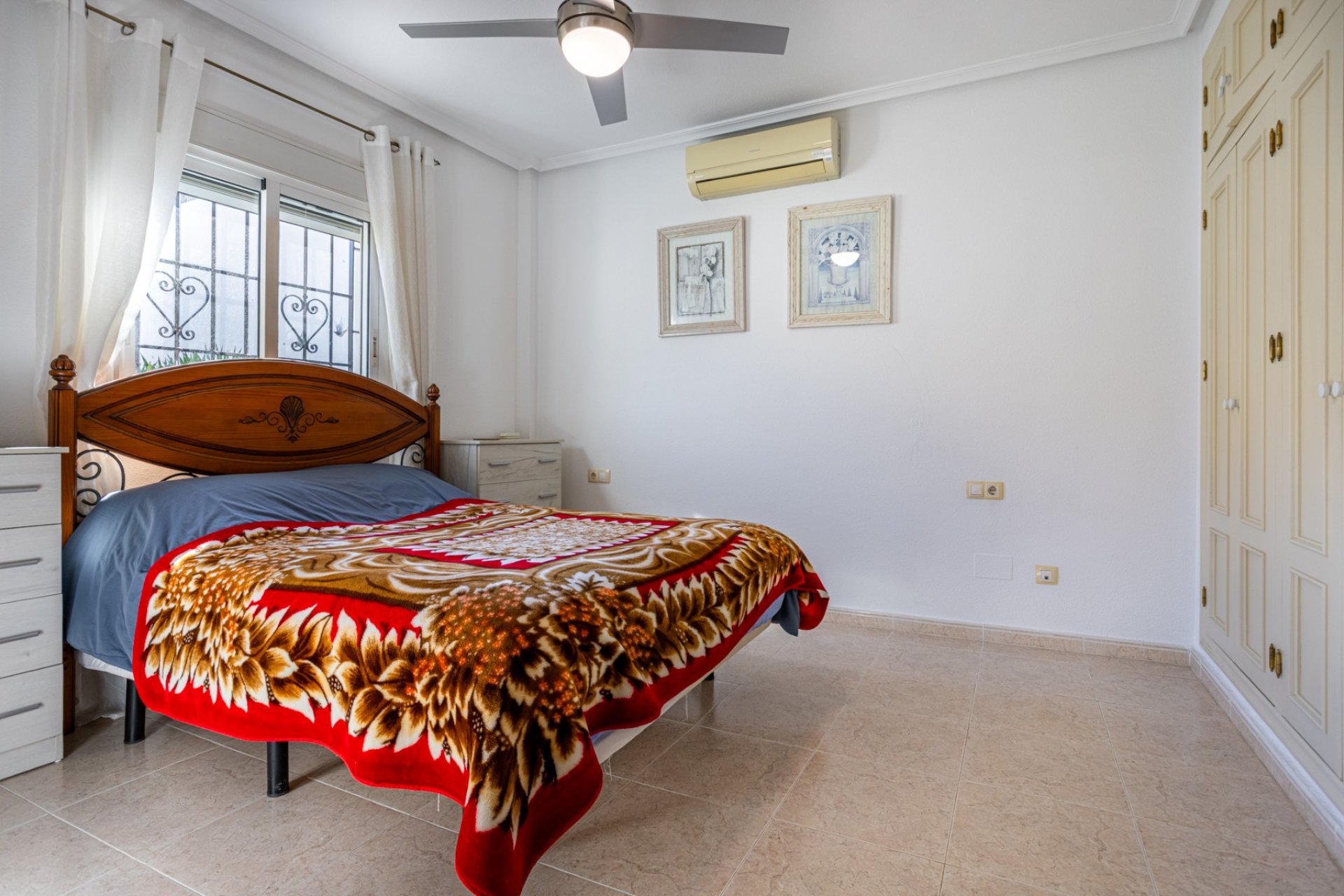 Resale - Detached House / Villa -
Bigastro - Villas Andrea