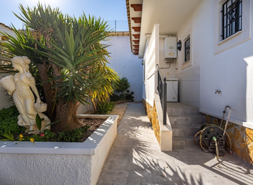 Resale - Detached House / Villa -
Bigastro - Villas Andrea