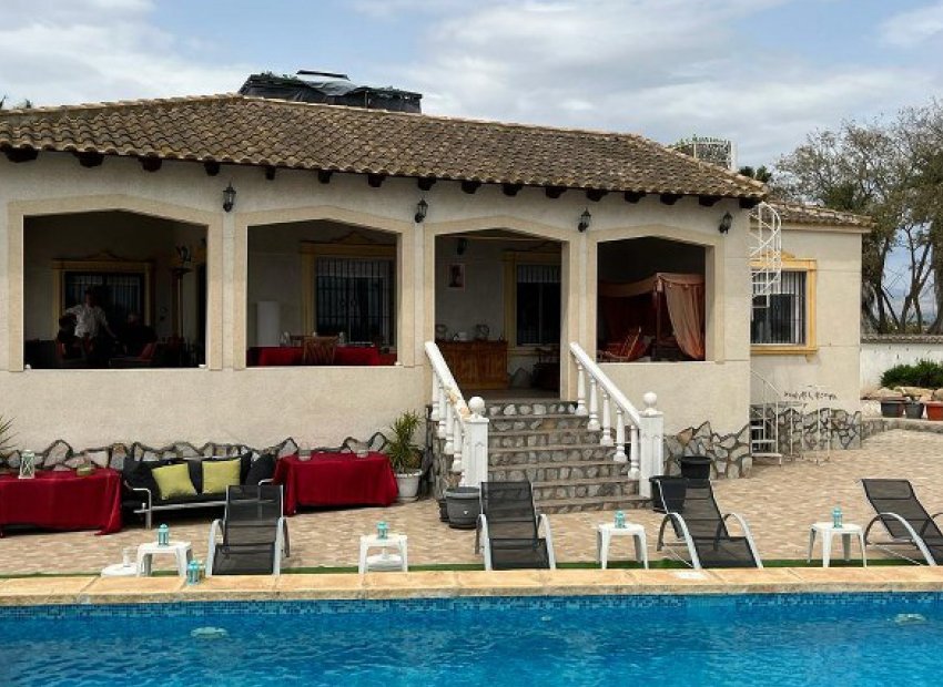 Resale - Detached House / Villa -
Catral