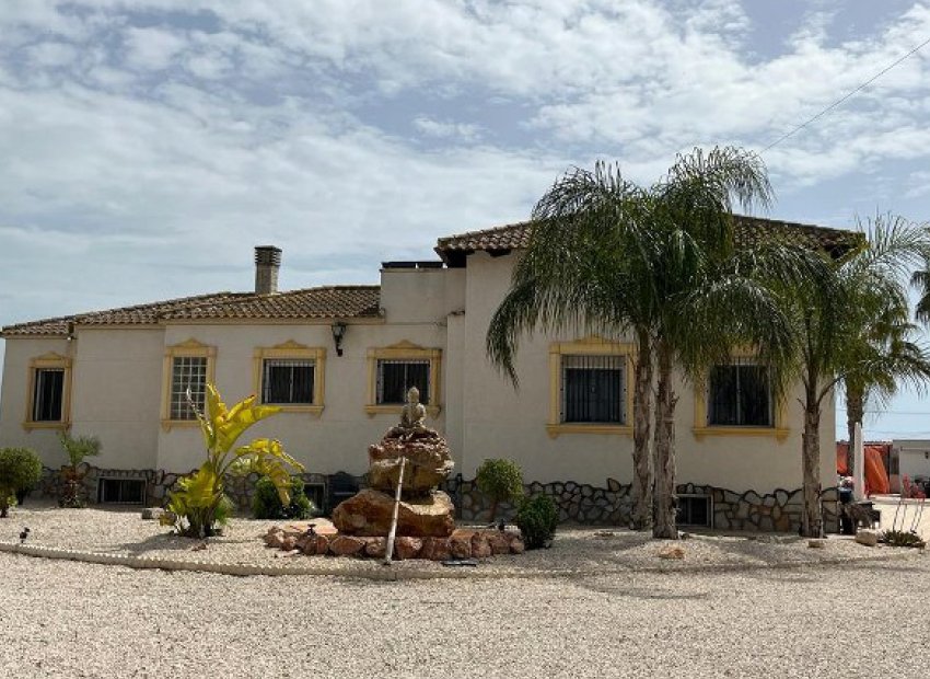 Resale - Detached House / Villa -
Catral