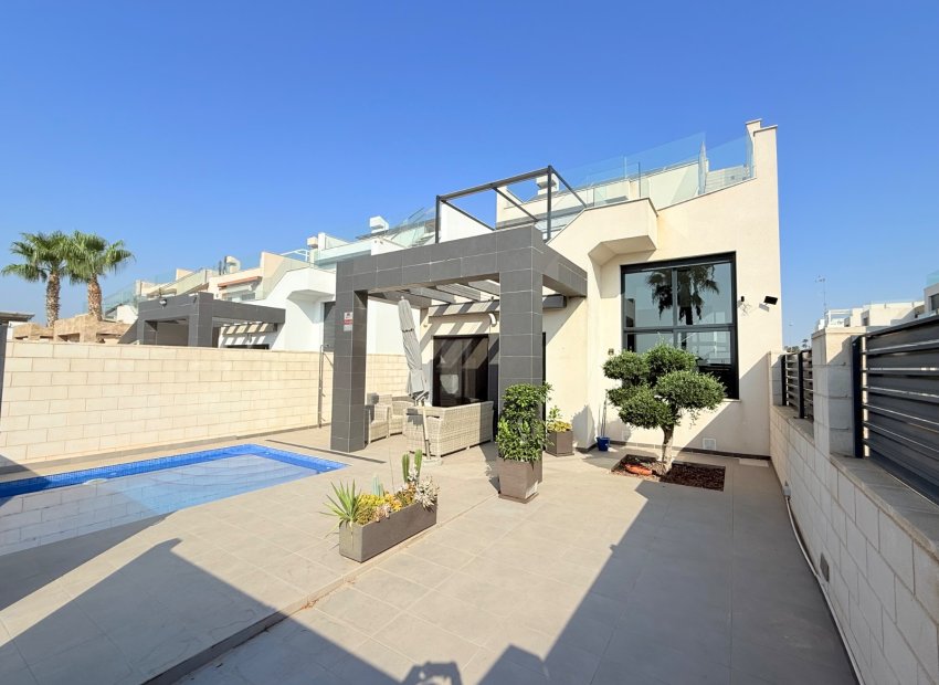 Resale - Detached House / Villa -
Ciudad Quesada - Rojales - Pueblo Bravo