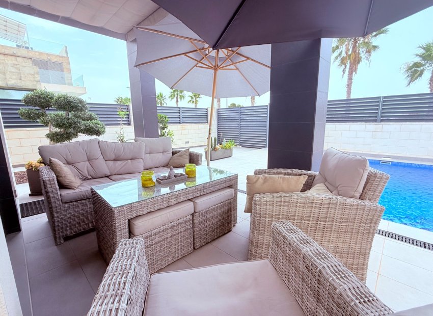 Resale - Detached House / Villa -
Ciudad Quesada - Rojales - Pueblo Bravo