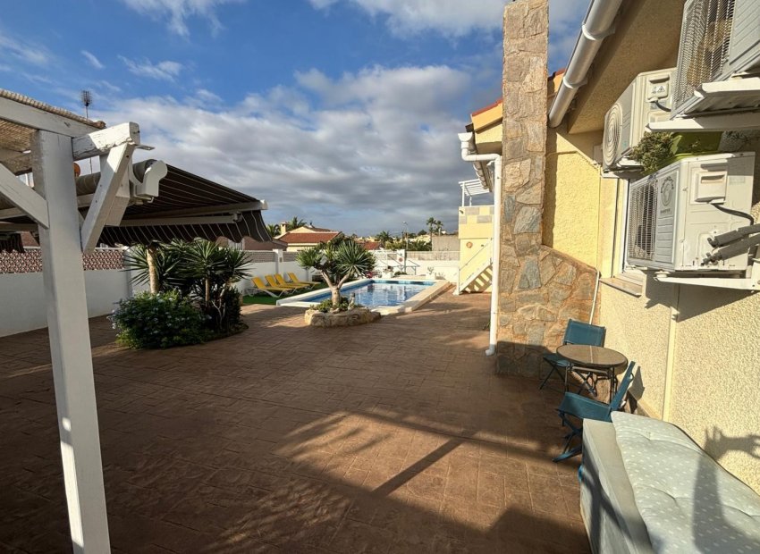 Resale - Detached House / Villa -
Ciudad Quesada