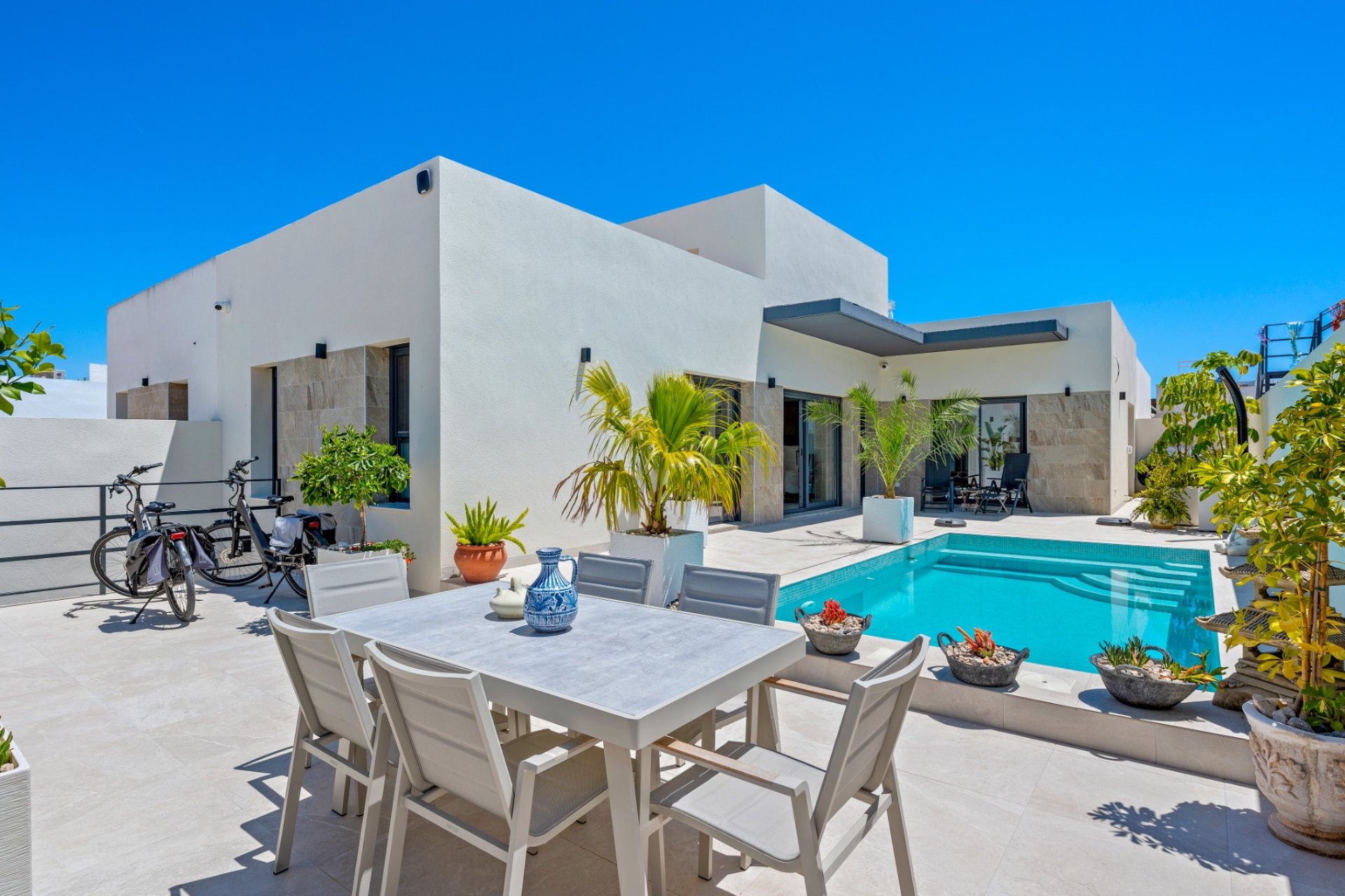 Resale - Detached House / Villa -
Daya Nueva - Costa Blanca South