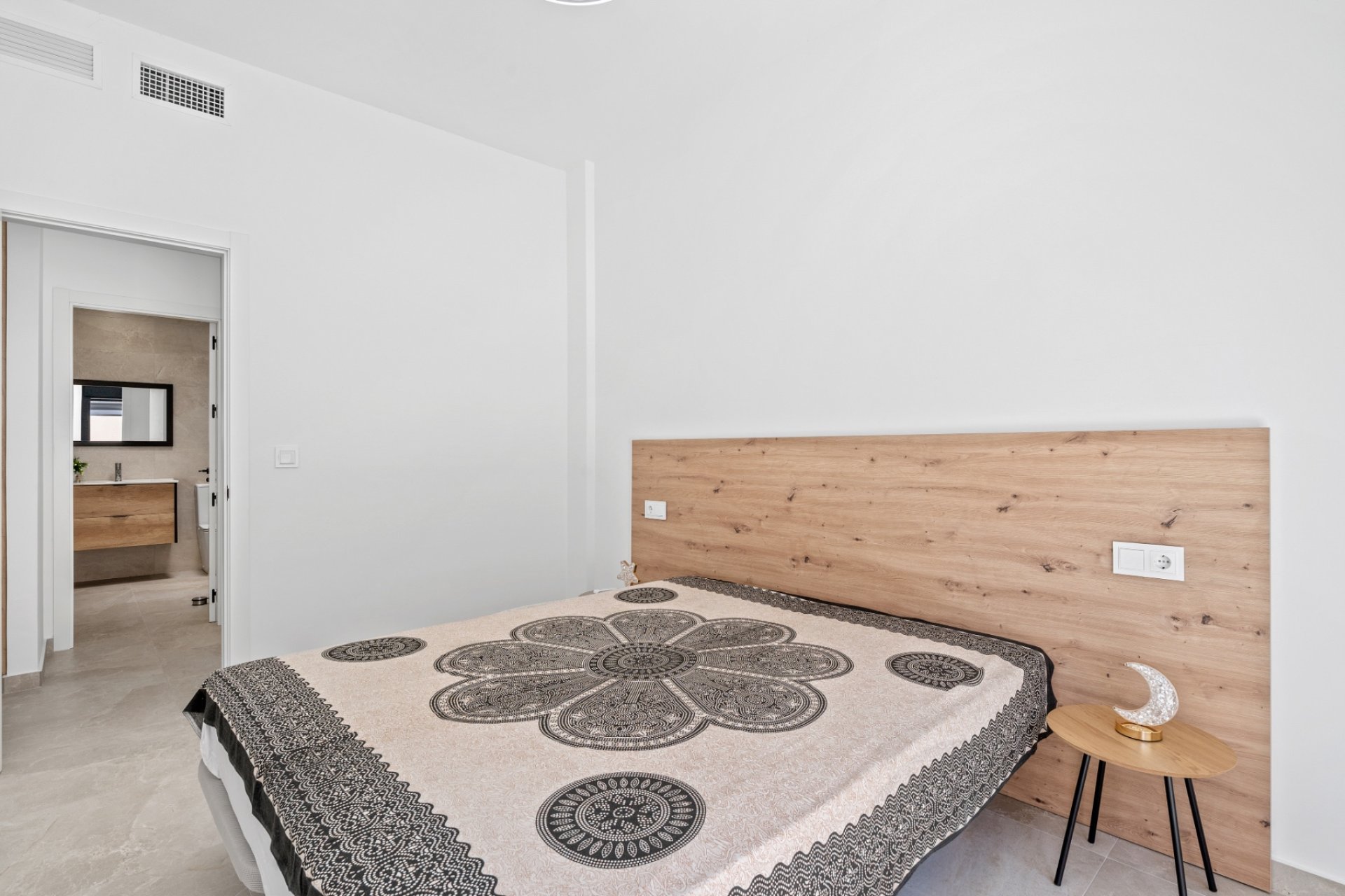 Resale - Detached House / Villa -
Daya Nueva - Costa Blanca South