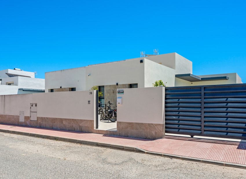 Resale - Detached House / Villa -
Daya Nueva - Costa Blanca South
