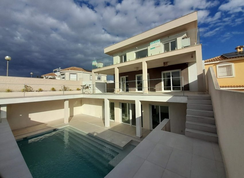 Resale - Detached House / Villa -
Gran Alacant