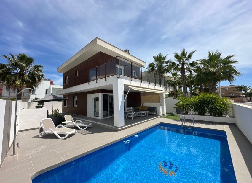 Resale - Detached House / Villa -
Gran Alacant