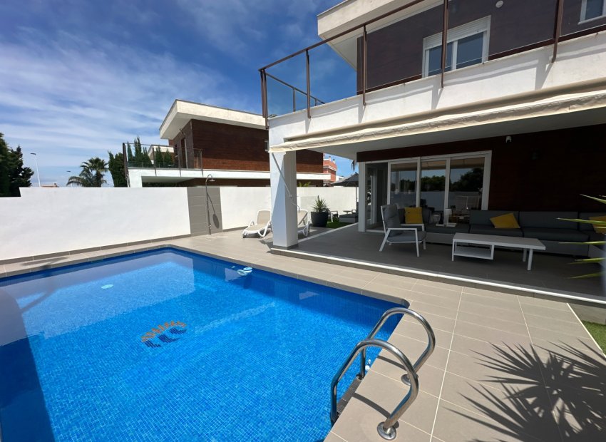 Resale - Detached House / Villa -
Gran Alacant