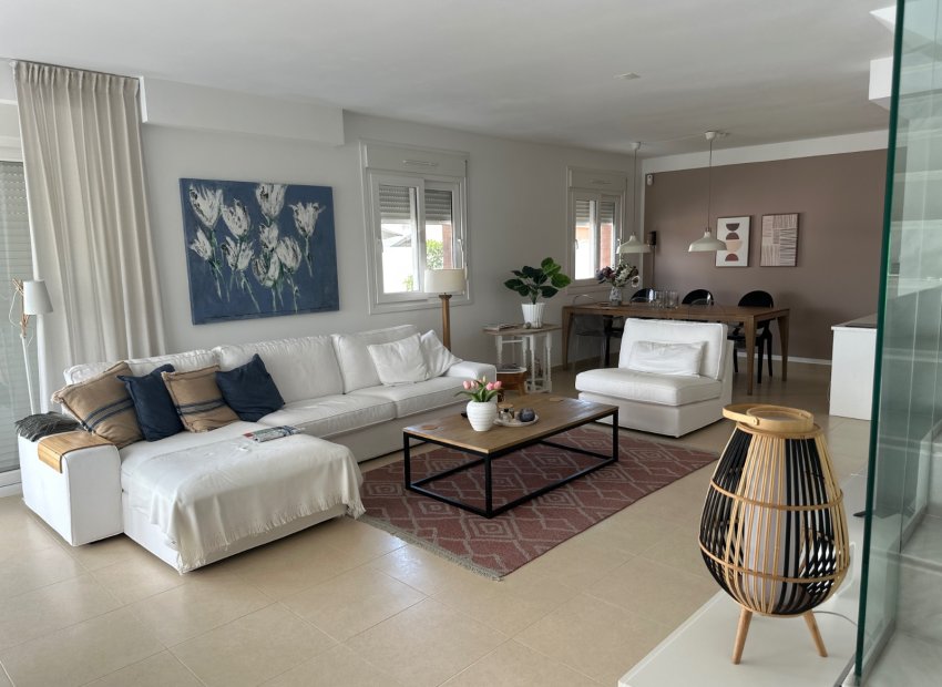 Resale - Detached House / Villa -
Gran Alacant