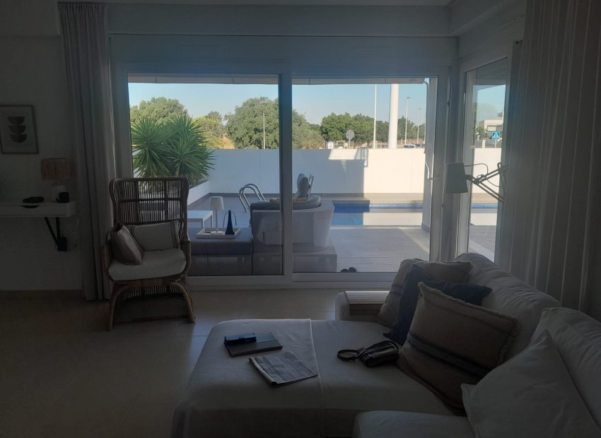 Resale - Detached House / Villa -
Gran Alacant